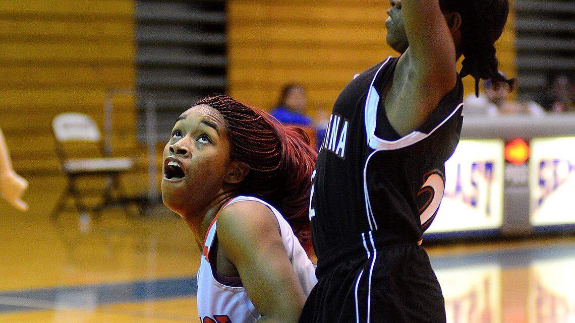 Girls Basketball: Noles nip Tigers to win Clemons Classic 
