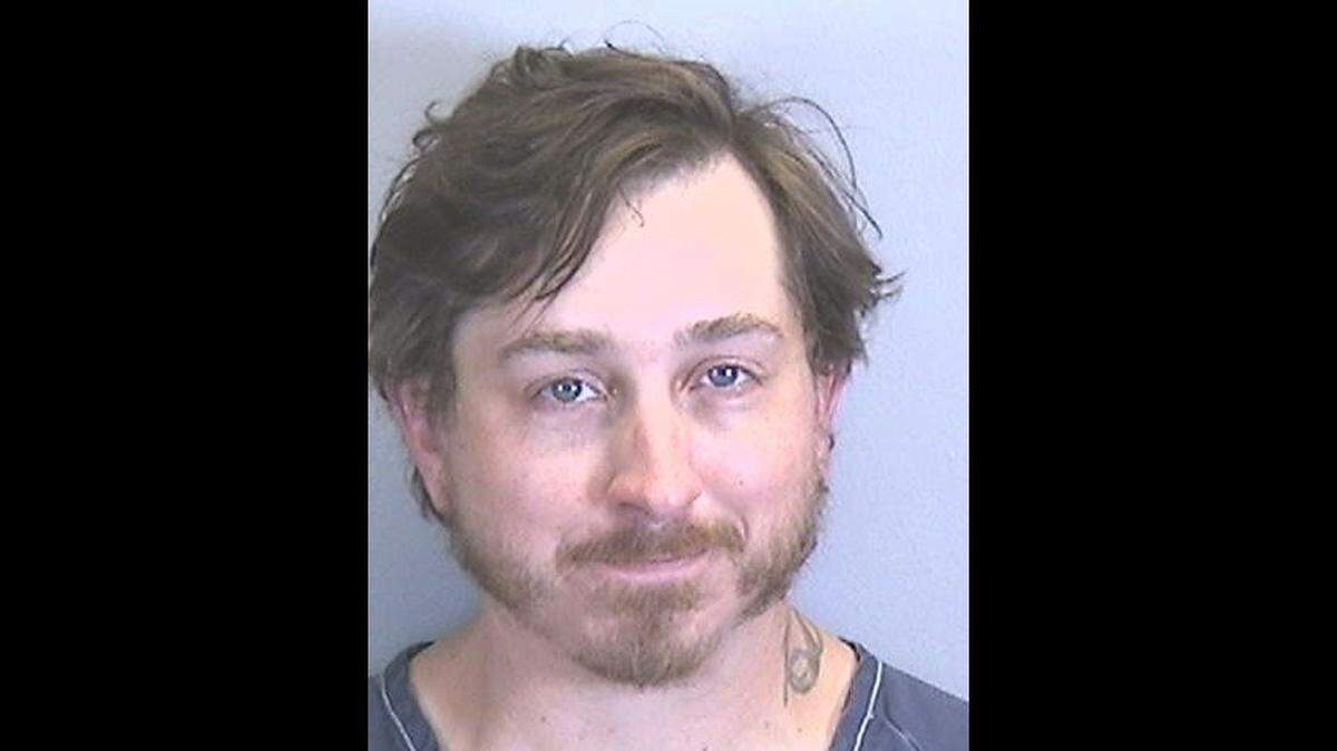 Bobby Jones Jr., 33, is wanted for criminal mischief and violation of probation for driving with a suspended license.