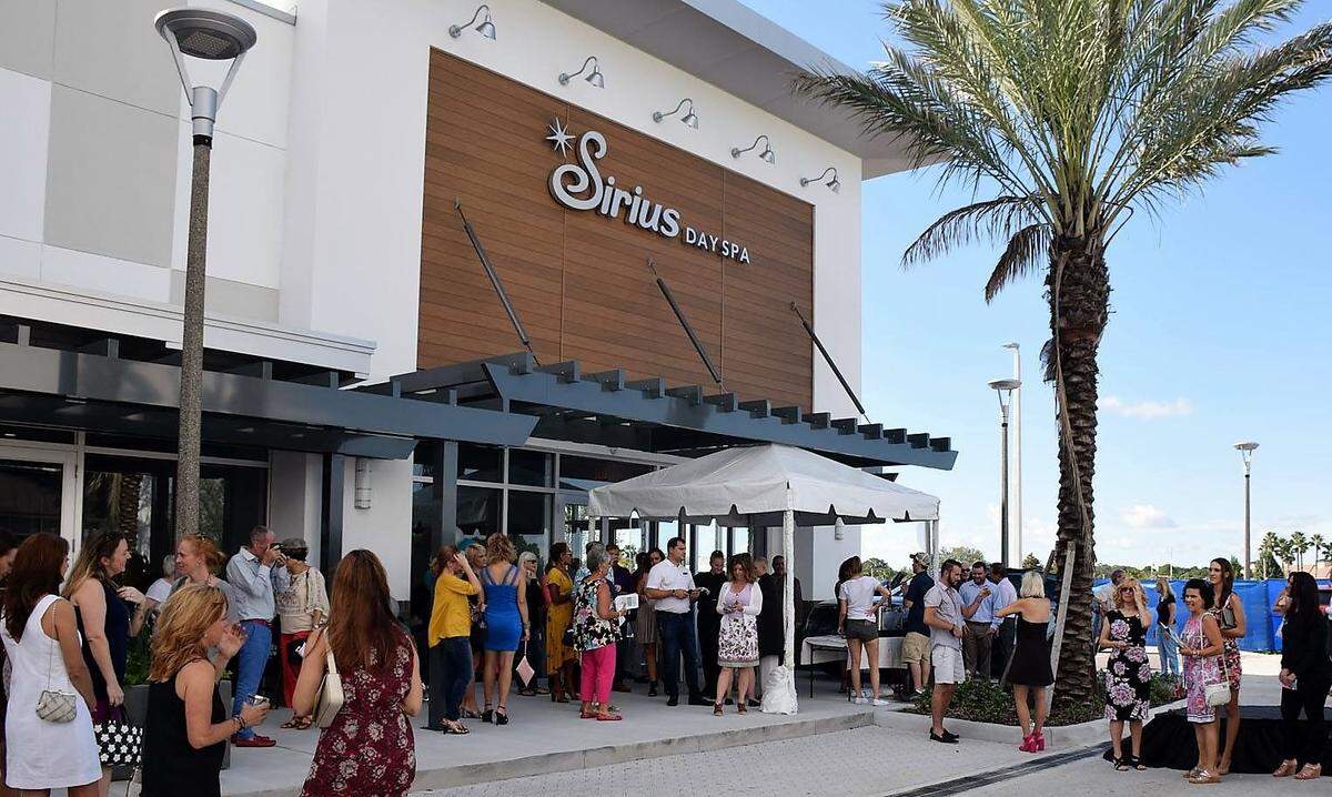Richard and Karen Medford have announced plans to open a second Sirius Day Spa at 8502 Cooper Creek Blvd., between Marriott Courtyard and LA Fitness. Their first spa is located at The Green at Lakewood Ranch, shown above.