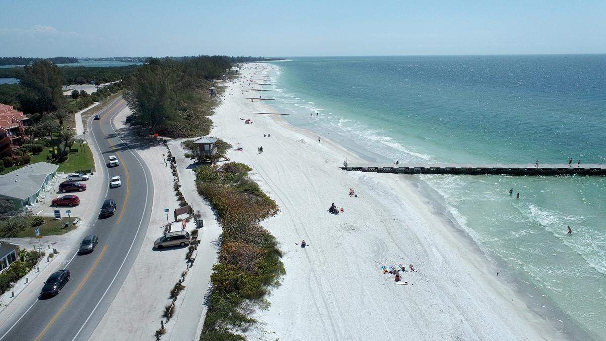 Manatee County’s red tide levels are either not present or at very low levels, an FWC report says.