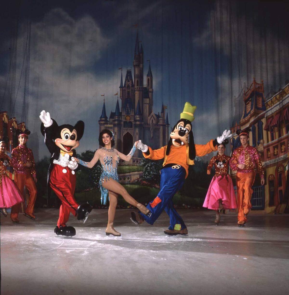 Linda Fratianne, U.S. figure skating champion between 1977 and 1980, was Disney on Ice’s lead skater during its first decade. She recently joined in Feld Entertainment observance of the the show’s 40th anniversary.