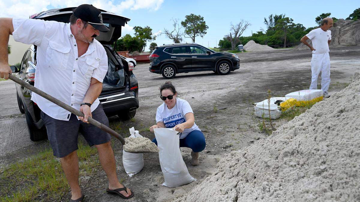 Matt Busha and Leah Wallace fill sandbags at the county utility yard on 66th Street West. Manatee County officials announced sandbag locations after declaring a state of emergency ahead of the approaching Potential Tropical Cyclone Four on Friday, Aug. 2, 2024.