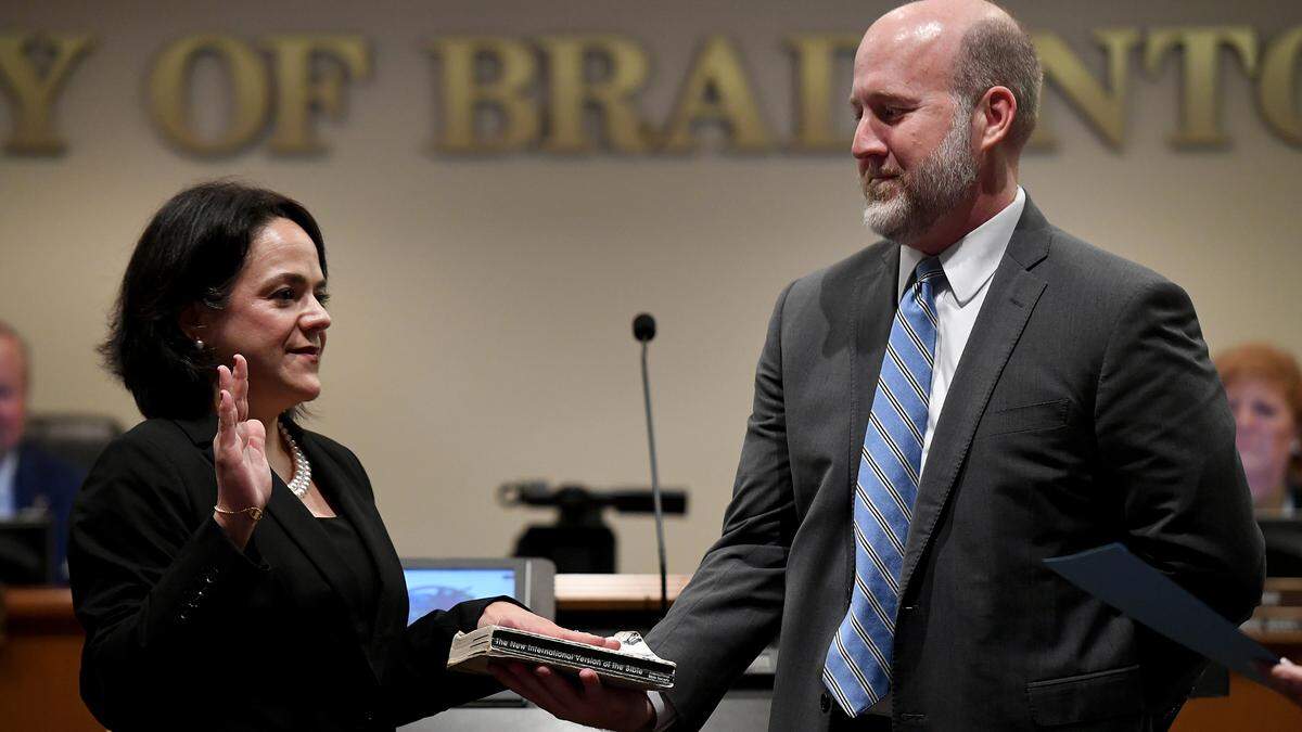 Lisa Gonzalez Moore is sworn in as councilwoman for Ward 4 with husband, Fred Moore at the Bradenton City Council’s swearing in ceremony during a special session on January 3, 2023.
