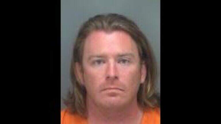 Parrish FL man in viral photo from US Capitol riot arrested | Miami Herald