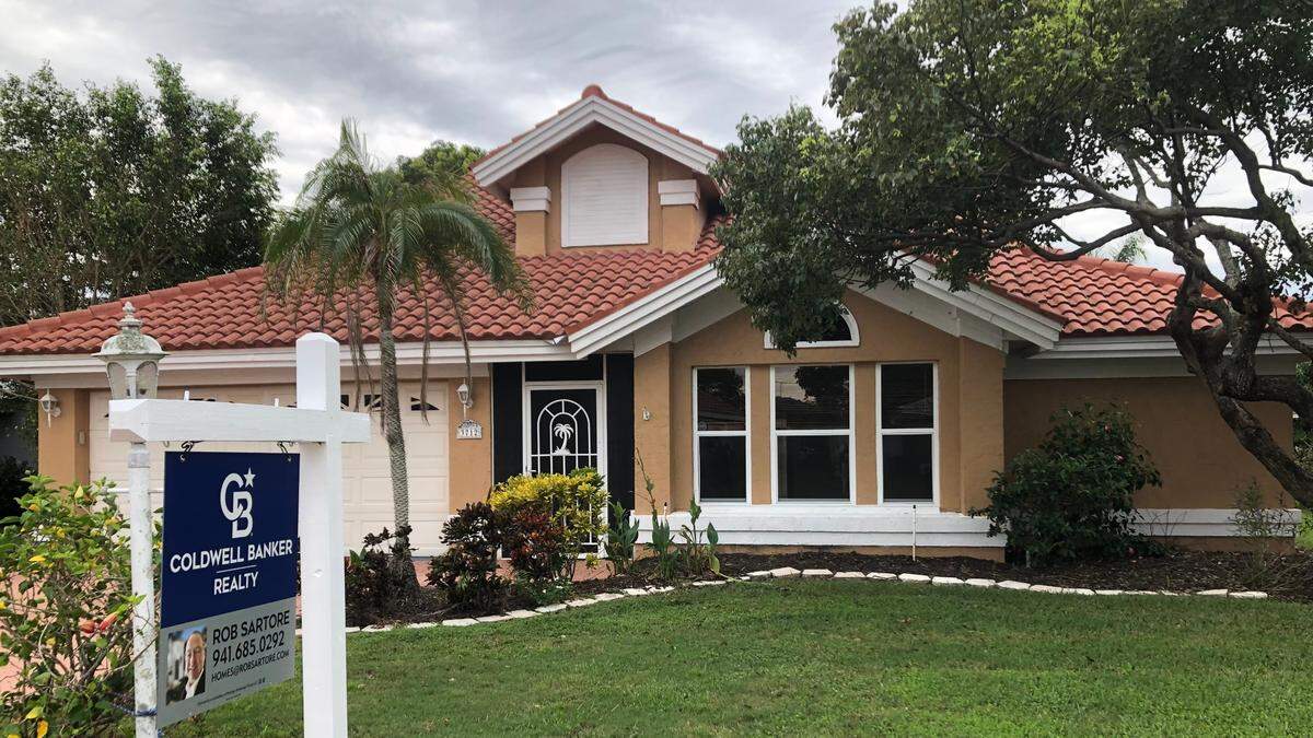 Hurricane Ian’s path of destruction through Collier, Lee and Charlotte counties will likely take years to heal, and have consequences for the housing market in the Bradenton-Sarasota area. Shown above 10/19/2022 is a house on the market in southern Manatee County. The median price of existing single-family houses has been running at more than $500,000 in recent months,