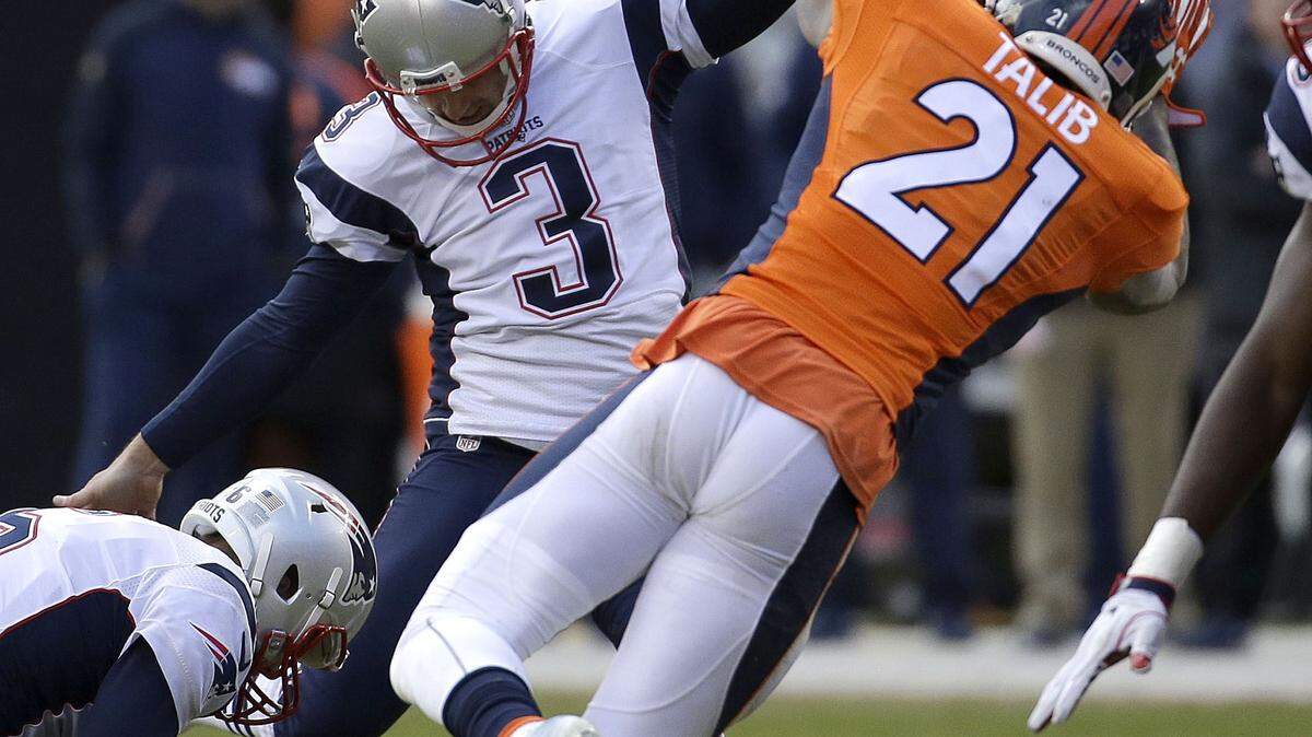 Denver Broncos cornerback Aqib Talib (21) attempts to block a 46-yard field goal by New England Patriots kicker Stephen Gostkowski (3) during the first half of the NFL football AFC Championship game between the Denver Broncos and the New England Patriots, Sunday, Jan. 24, 2016, in Denver. (AP Photo/Chris Carlson)