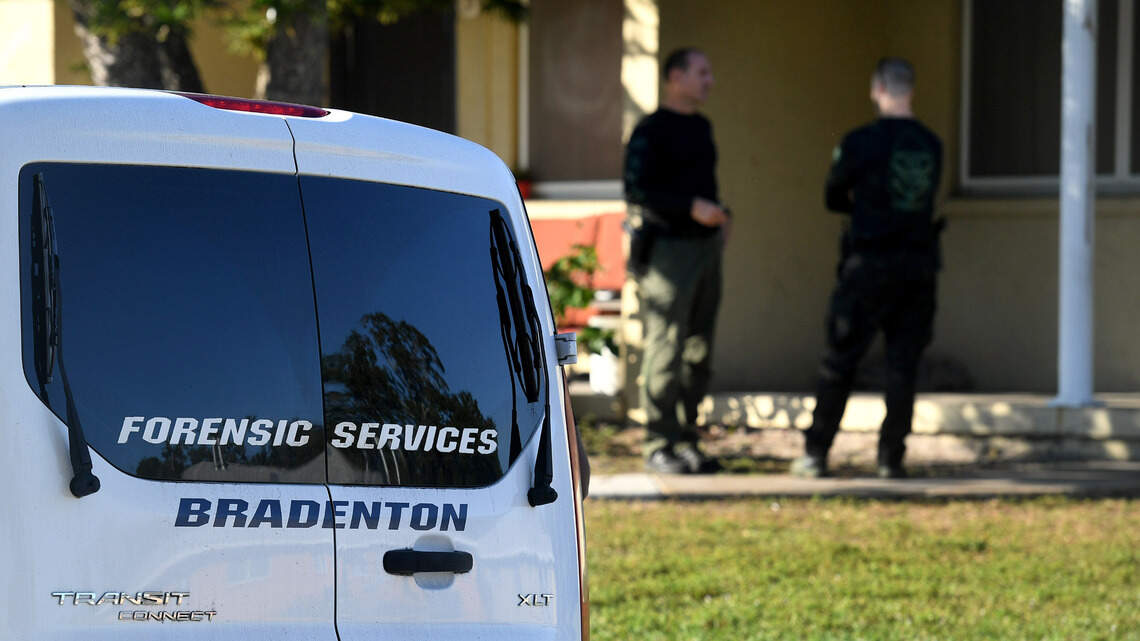 SWAT team responds to man barricaded in Bradenton home | Bradenton Herald