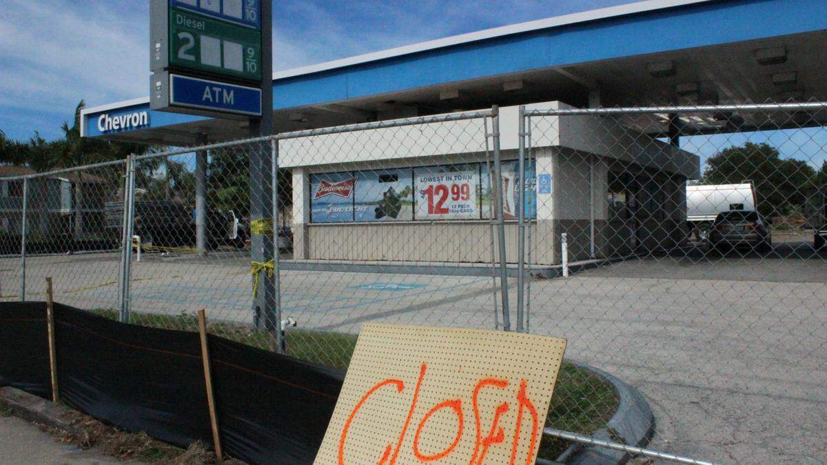 The Chevron at 6724 Manatee Ave. W., Bradenton, is being demolished to make way for a more modern Chevron. 
 JAMES A. JONES JR./Bradenton Herald
