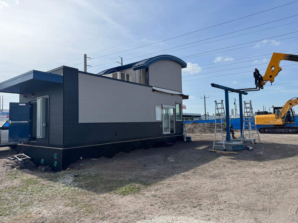 7 Brew, an Arkansas-based drive-thru coffee company, has installed a pre-built building at 685 Cortez Road West, Bradenton. The coffee stand is expected to open in July.
