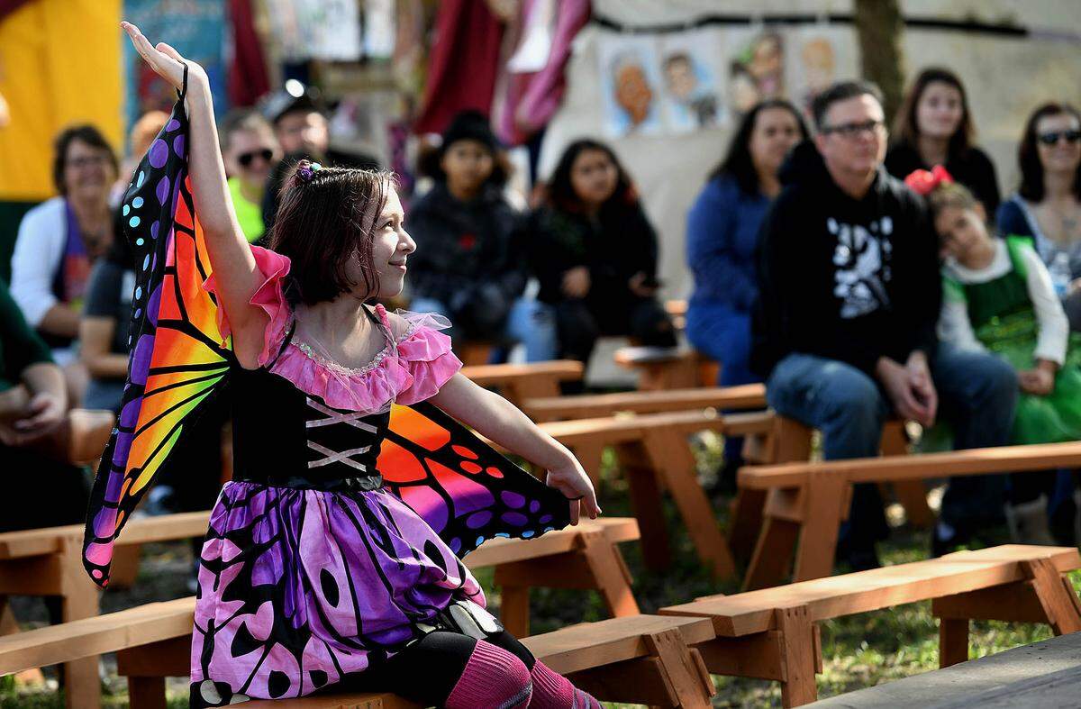 11/14/21—A young audience member gets caught up in the per11/14/21—A young audience member gets caught up in the performance of Acrobellum at the Sarasota Medieval Fair in Myakka Sunday.formance of Acrobellum at the Sarasota Medieval Fair in Myakka Sunday.