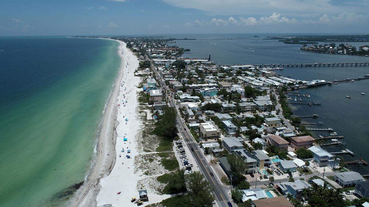 07/21/21—As a red tide bloom impacts Anna Maria Island, Manatee County Government staff are monitoring by air, land and sea. Local impacts from the bloom have been mild so far but could get worse.