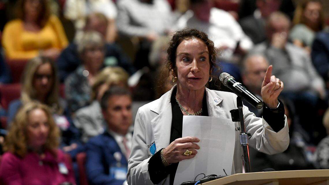 ‘Medical freedom’ activists keep Sarasota Memorial Hospital embroiled in COVID politics