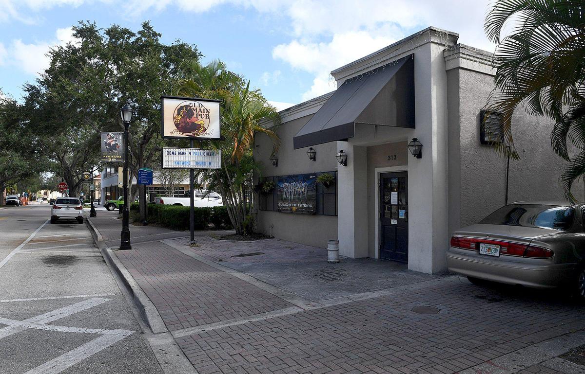 On three occasions this summer undercover detectives were able to buy cocaine from dealers inside the bar. At times, police say the barÕs staff was helping set up the deals.