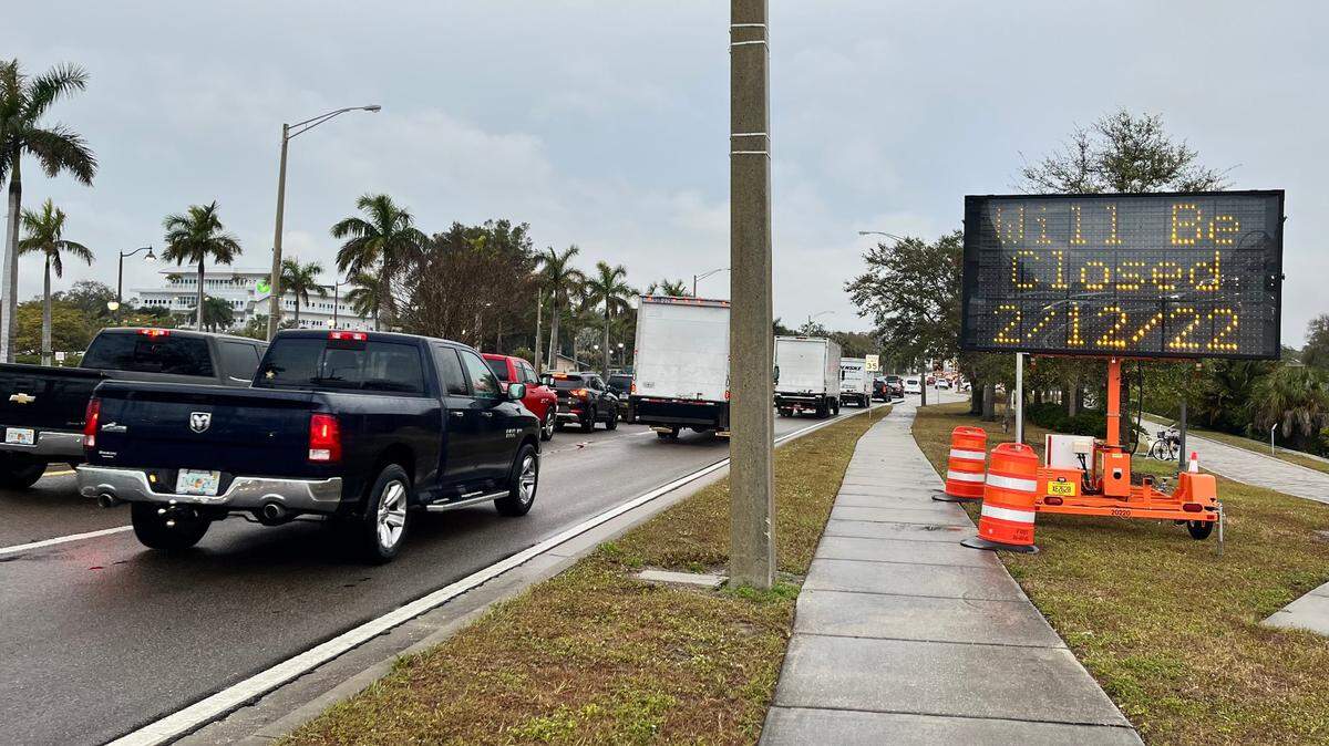 Green Bridge which carries drivers over the Manatee River between Bradenton and Palmetto will close the northbound lane temporarily Wednesday morning.