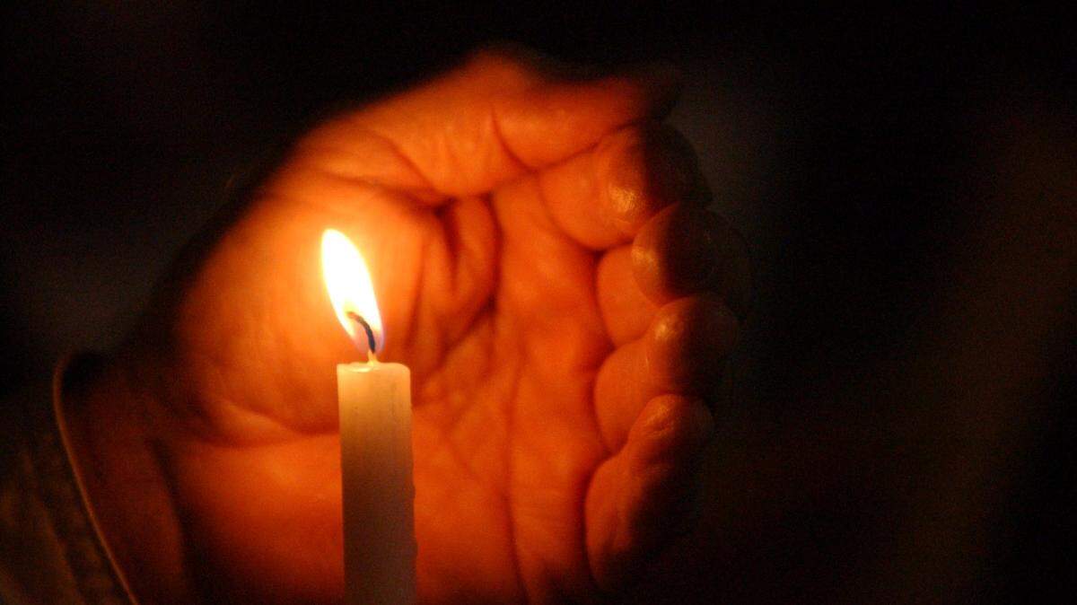 A candlelight vigil will be held Wednesday in Bradenton in honor of Red Ribbon Week.