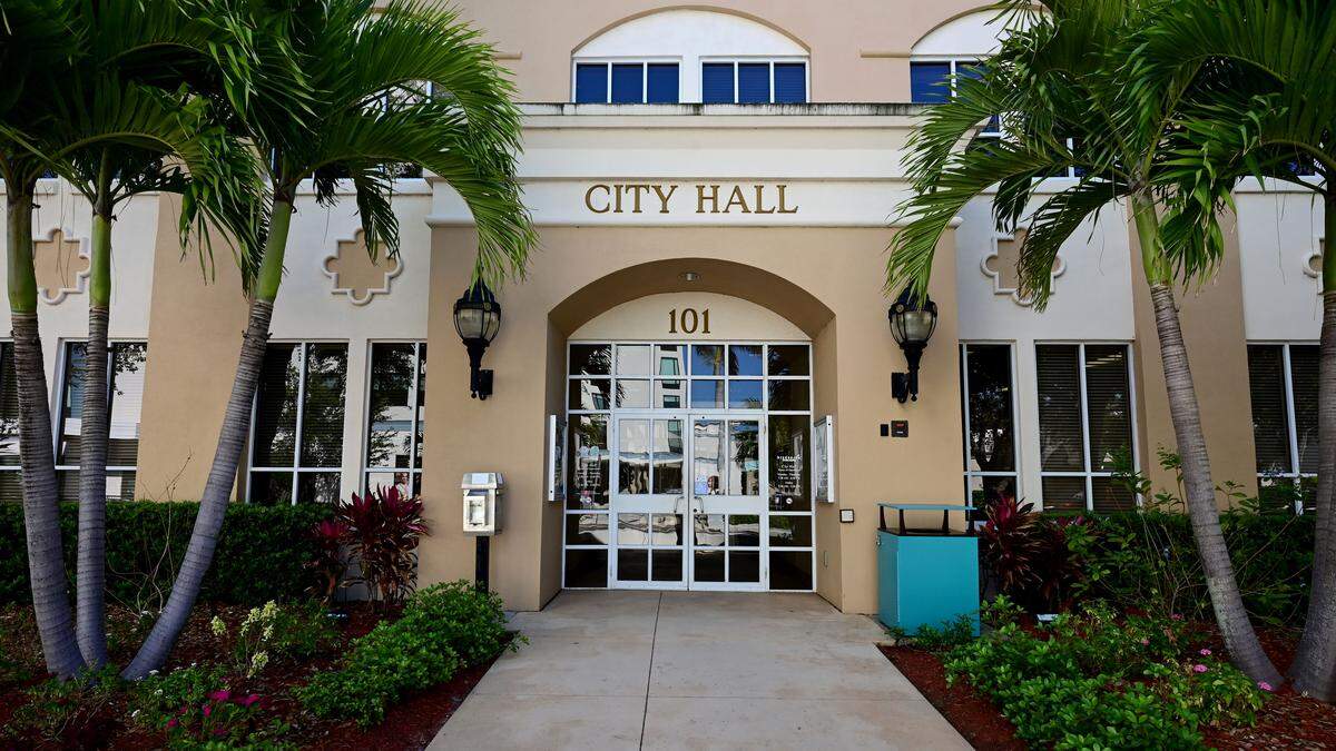 Bradenton City Hall, 101 Old Main St., Bradenton, on April 16, 2026.