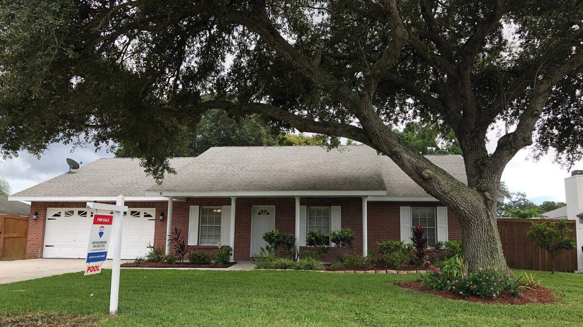 9/22/2021--Existing single-family homes in the Bradenton area sold for a median price of $430,000 in August, tying the record set in July. Prices were up 19.4 % from the same month a year ago when the median was $360,000.