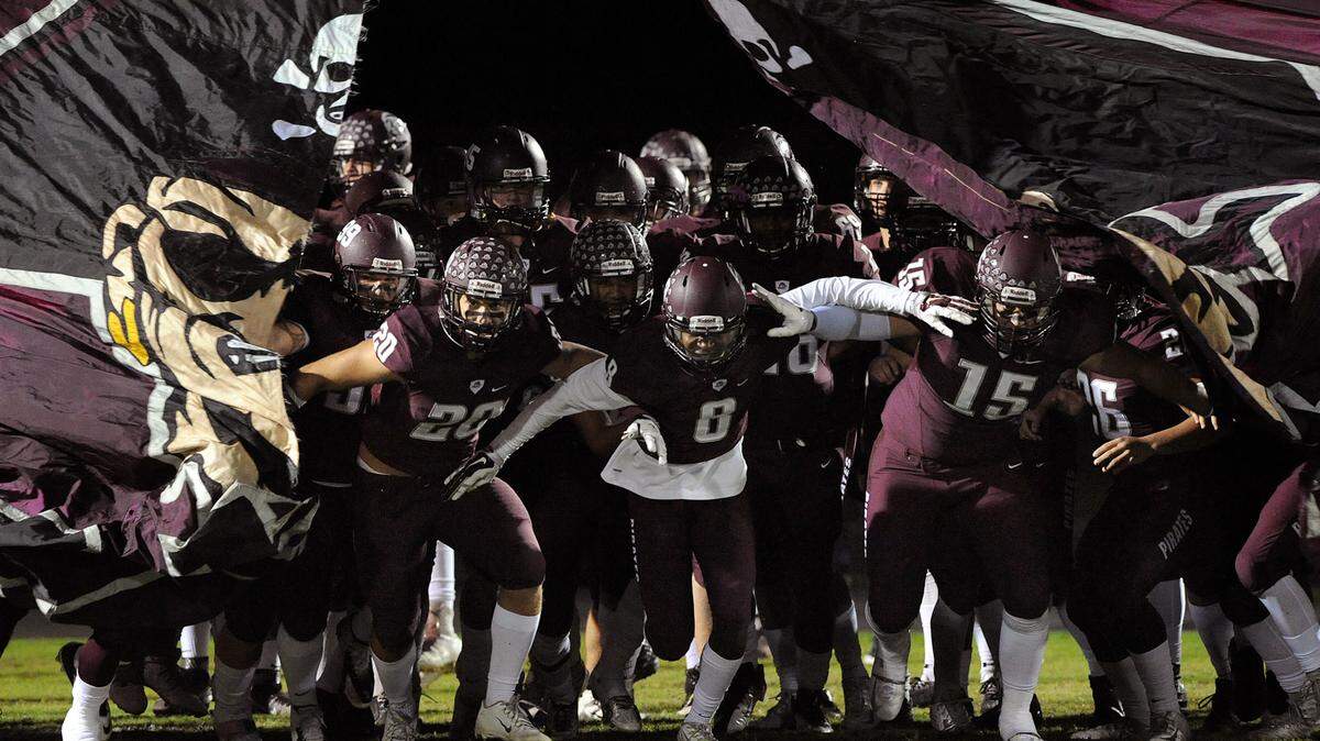 Braden River runs onto the field for the class 7A state semifinals game against St. Thomas Aquinas Friday night. 
 TIFFANY TOMPKINS-CONDIE/Bradenton Herald