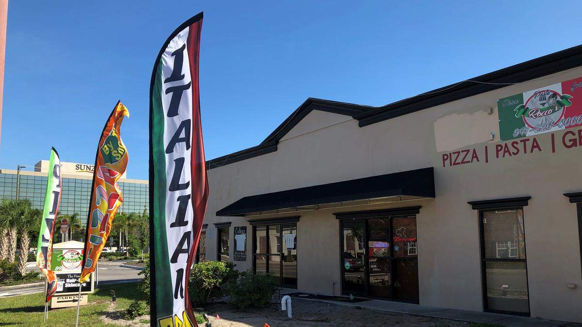 Rocco’s Pizza and Pasta Grill opened recently at 827 14th St. W., Bradenton. THe location is also known as Kite’s Corner.