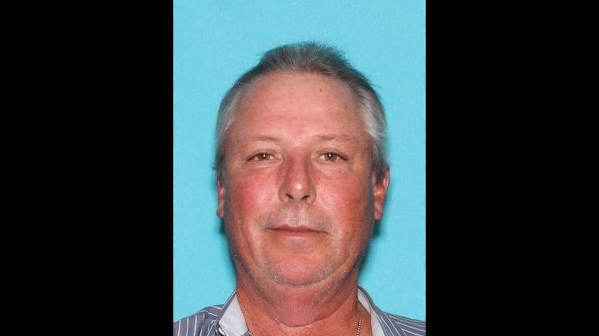 According to the Sarasota County Sheriff’s Office, the U.S. Marshals and local law enforcement in Scott County, Kentucky, tried to apprehend 57-year-old Edward J. Reynolds. However, shots were fired during the apprehension and Reynolds was pronounced dead.