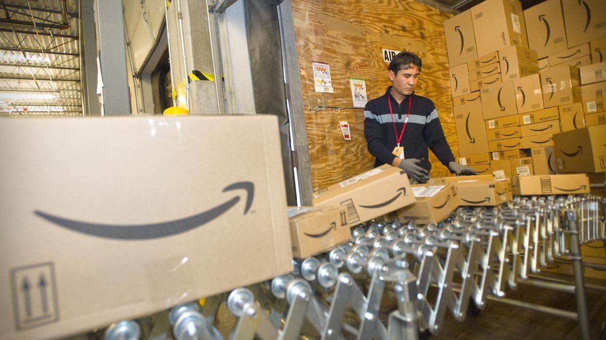 FILE: An Amazon.com team member loads boxes of fulfilled orders into a truck at their Fernley, Nev., warehouse on Monday, Dec. 1, 2008. (AP Photo/Scott Sady)