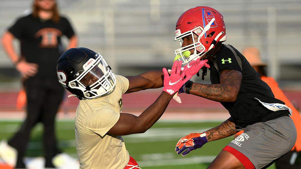 Senior Showcase gives high school football players one more game to impress scouts