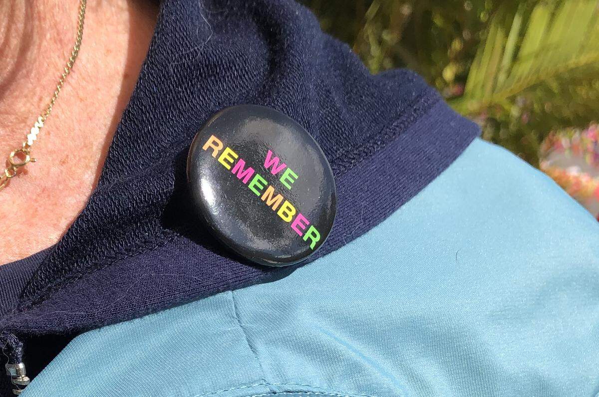 2/2/2021--Anna Maria resident Cathy Tobias plans to hand out several hundred “we remember” buttons during a memorial on Feb. 16 to the more than 26,000 Floridians who have died of COVID-19.