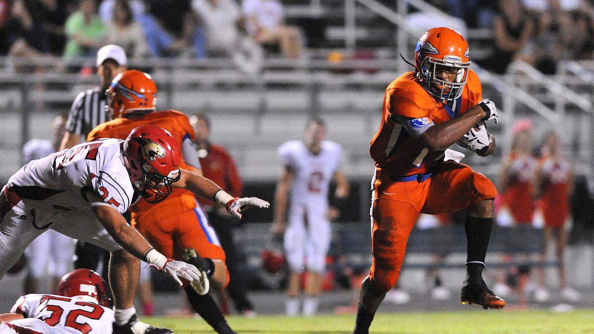 Southeast's Kevin Johnson powers through the defense Friday night against Cardinal Mooney on Paul Maechtle Field. 
 TIFFANY TOMPKINS-CONDIE/Bradenton Herald