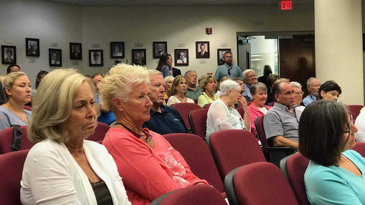Citizens packed the Manatee County Commission’s land use meeting on Thursday, wanting to have their say projects ranging from an annexation of Snead Island to traffic concerns around the University Groves development, and the planned Whiskey Joe’s in Ellenton.