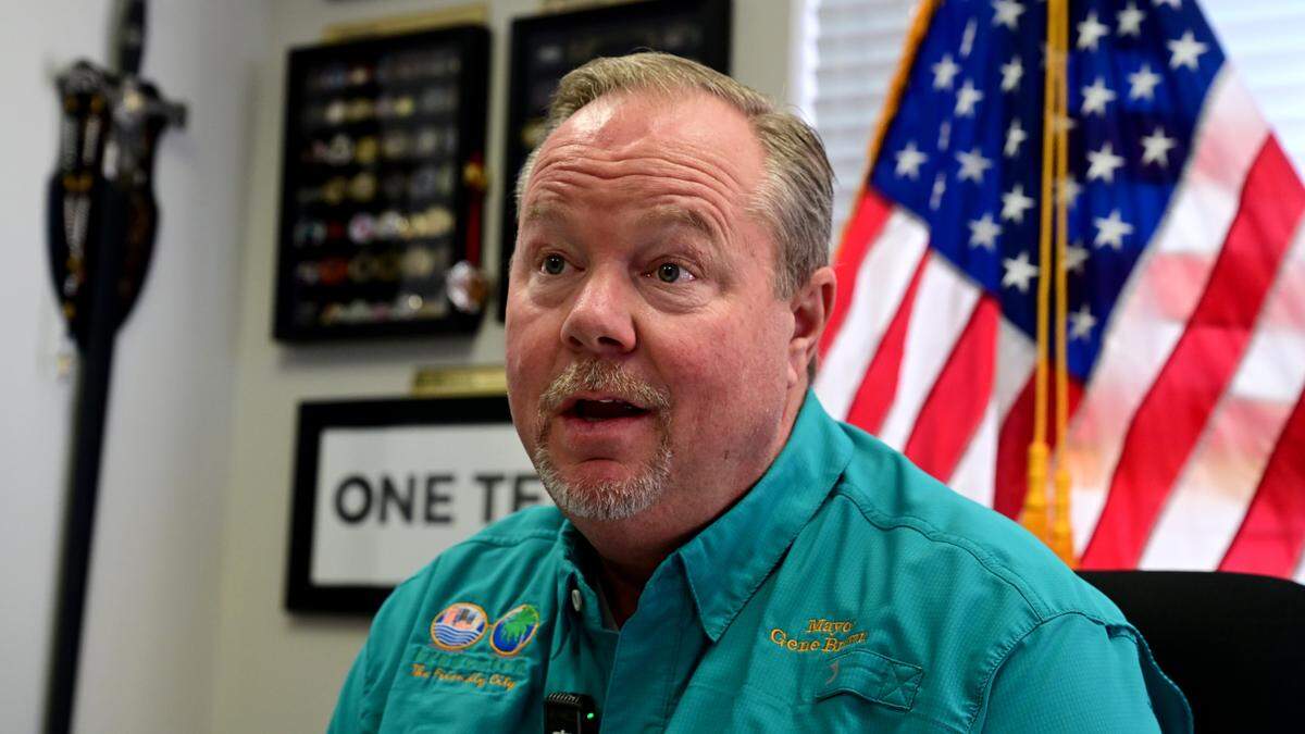 Bradenton Mayor Gene Brown explains how the city’s new MyBradenton 311 will be an asset for city residents and details how it works on Feb. 3, 2026.