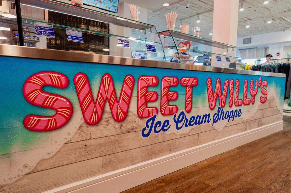 Sweet Willy’s Ice Cream Shop in the Sandbar on Anna Maria Island.
