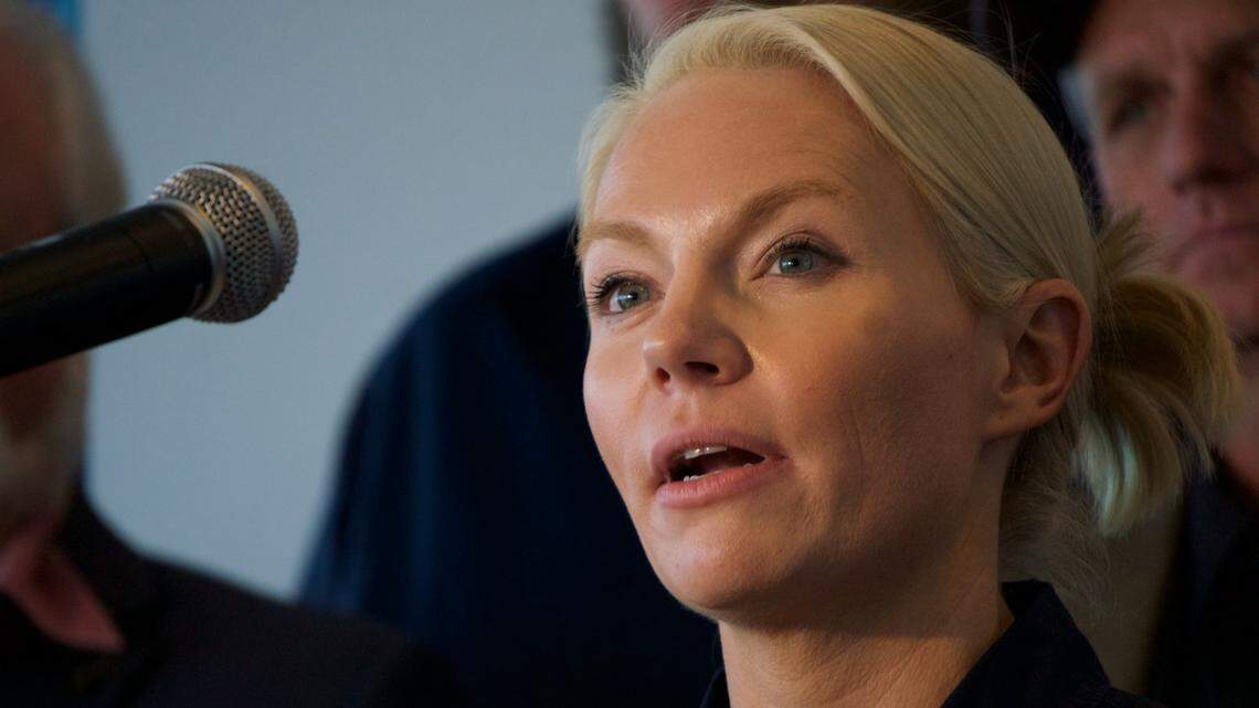 Anna Upton, of the Everglades Foundation, speaks at a news conference on Thursday, Jan. 10, 2019, at Mote Marine in Sarasota. She addressed an executive order meant to fix algae problems that have plagued the state.