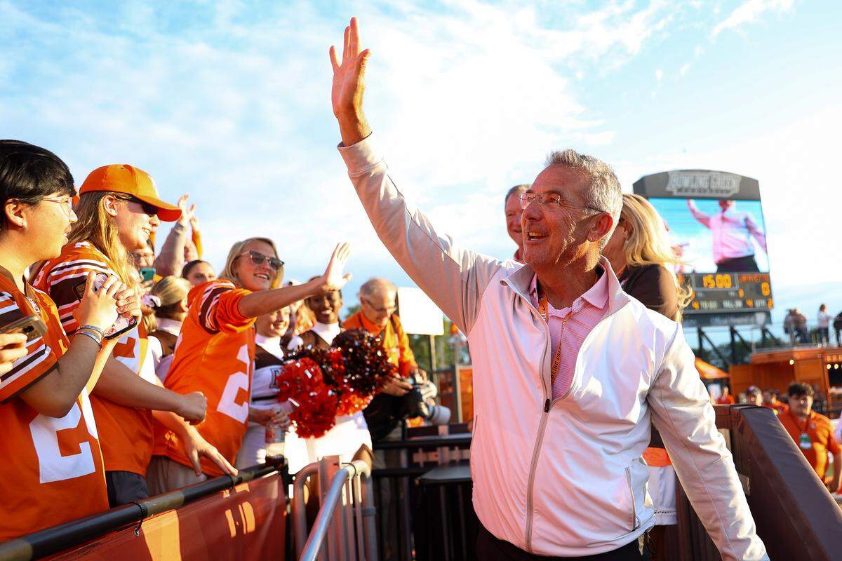 Former Bowling Green and Ohio State coach Urban Meyer waves to the crowd during the second quarter against the Lafayette Leopards at Doyt Perry Stadium on August 28, 2025 in Bowling Green, Ohio. 