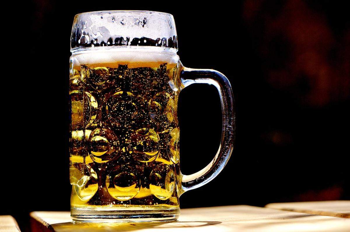Whether you are looking for killer ambiance or a wide beer selection, there are lots of good spots to grab a cold glass of beer around Manatee.
