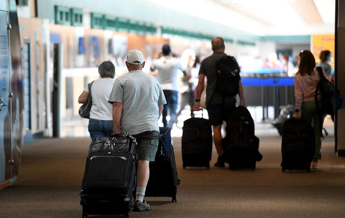 050/24/21—Sarasota Manatee Airport Authority approves award of a contract for adding a new concourse and expansion of existing concourse at SRQ as growth continues in the area.
