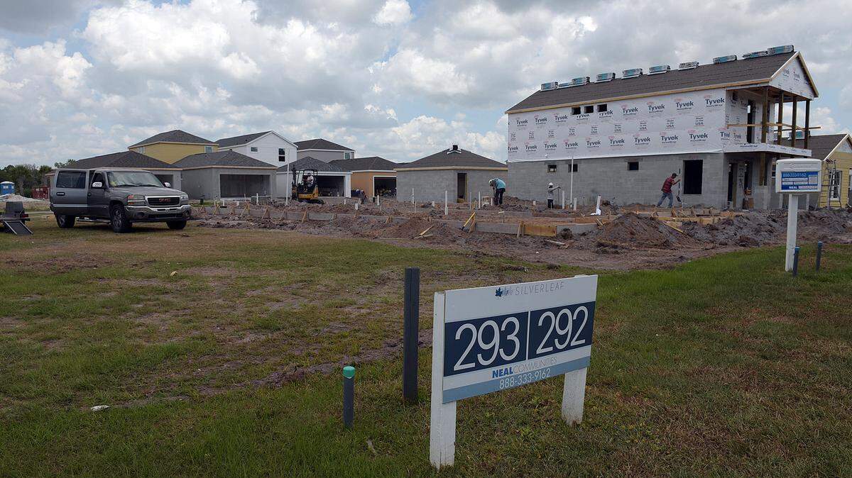 Six new residential subdivisions have been proposed for the Parrish area since construction started on the Fort Hamer bridge last year. Neal Communities' Silverleaf, shown here, is one of the communities that has had new phases proposed and approved since construction started on the bridge. 
 TIFFANY TOMPKINS/Bradenton Herald