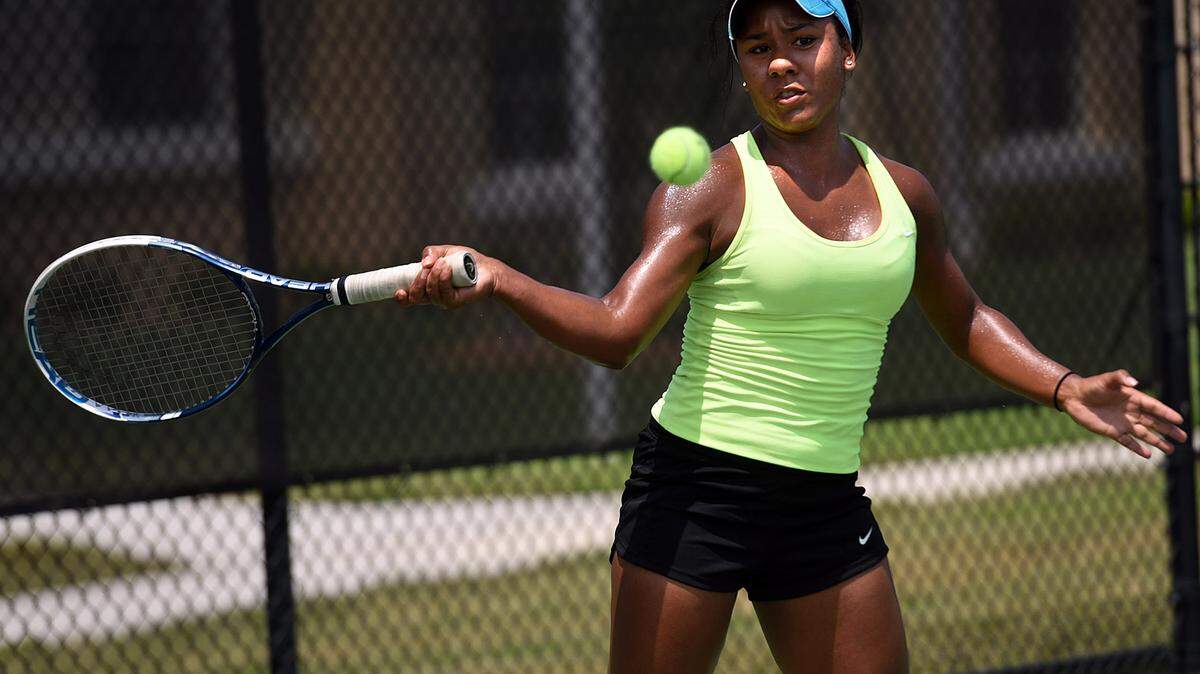 SCF tennis player Maria Medina, preparing for Nationals. 
 TIFFANY TOMPKINS/Bradenton Herald