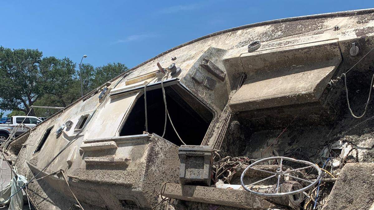 A sailboat swamped for months in Sarasota Bay was hauled out in July and removed from the city’s 10th Street boat ramp.