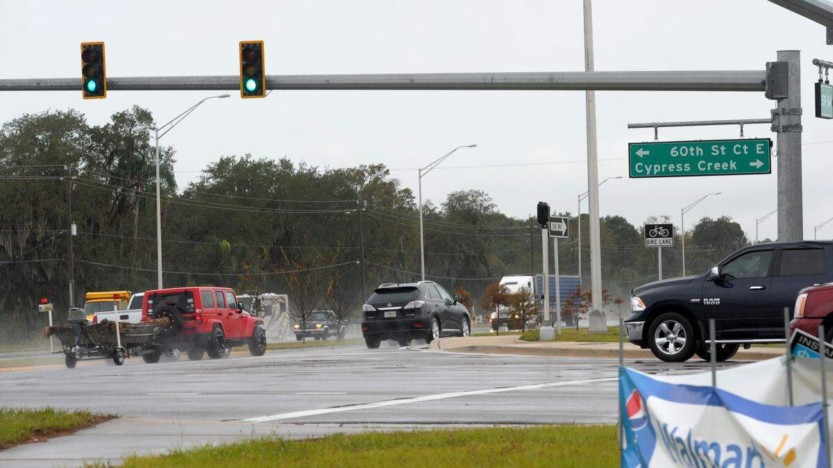 Manatee County is responsible for the operation and maintenance of the traffic signal at State Road 64 and 60th Street Court East in addition to other signals on state highways in the county yet the county is not reimbursed the full amount it costs to maintain these signals. 
 GRANT JEFFERIES/Bradenton Herald