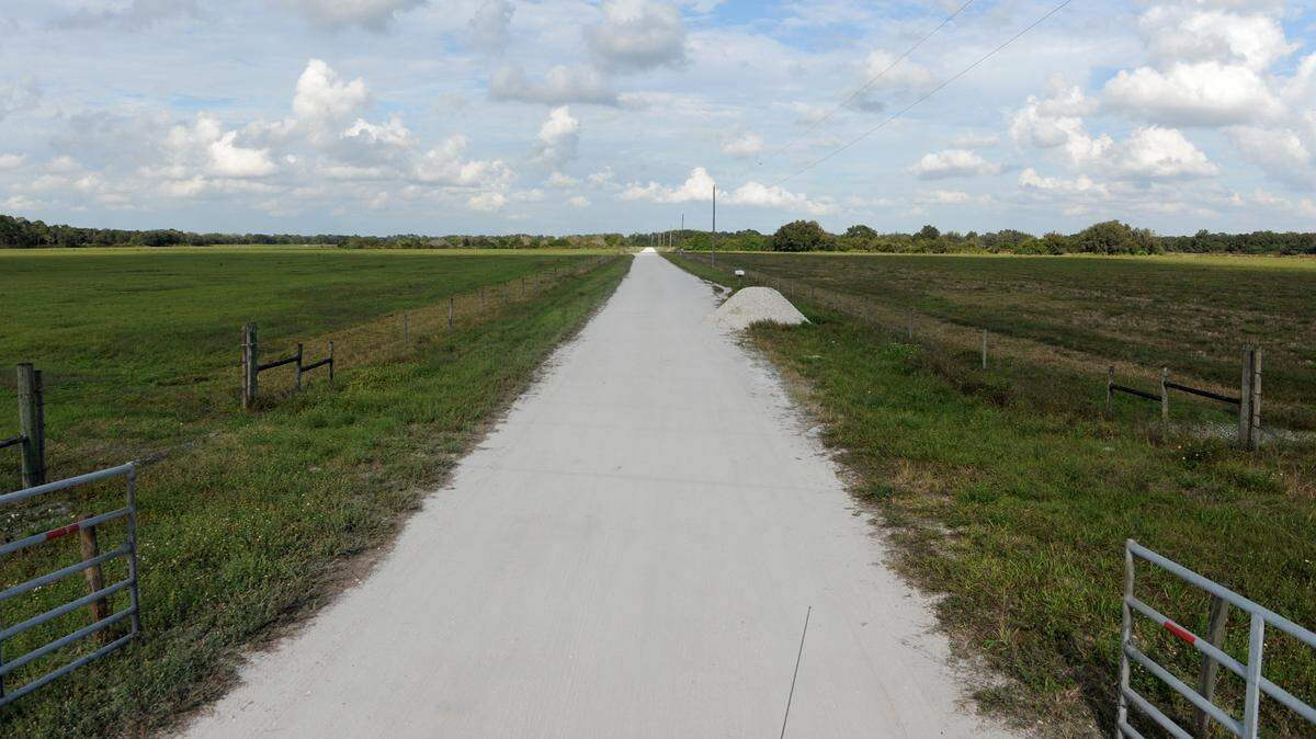 Uihlein Road bisects nearly 1,400 acres east of Post Road and north of State Road 70 in Lakewood Ranch. The land was recently bought by the nation's second-largest home builder, Lennar Corp., for $38 million in a deal signed last week. 
 GRANT JEFFERIES/Bradenton Herald