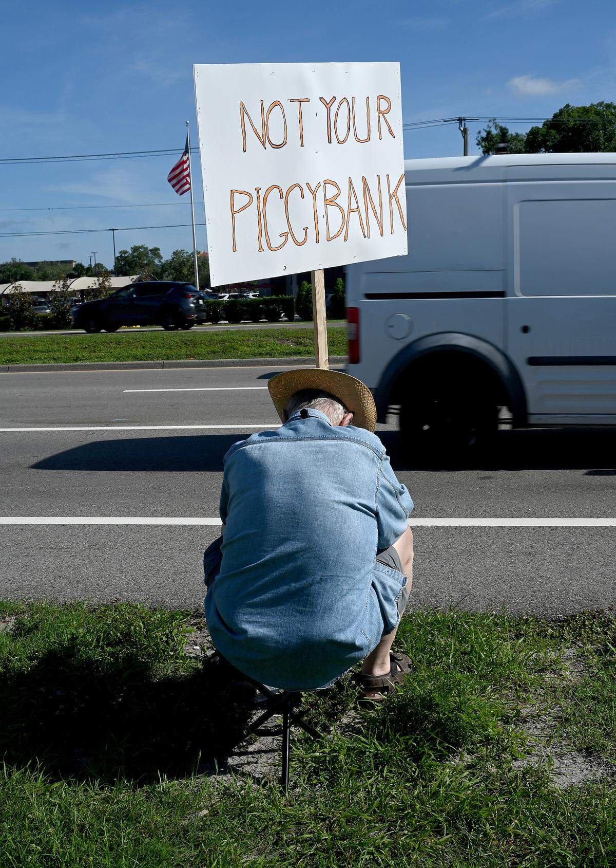 Hundreds attend the No Kings protest organized by Indivisible Manatee near the University Town Center along University Parkway in Sarasota on June 14, 2025.