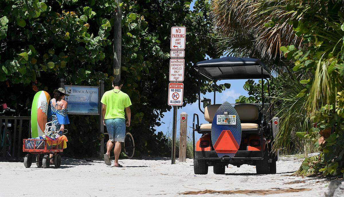 07/21/21—Parking is a problem on Anna Maria Island. Officials have tried various methods to help, but nothing, so far, seems to alleviate the issue.