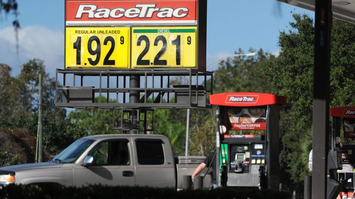A sign displays the price of regular unleaded gas at $1.92 per gallon at the RaceTrac gas station at the corner of 17th Street East and U.S. 41 in Palmetto. 
 FILE PHOTO 
 GRANT JEFFERIES/Bradenton Herald