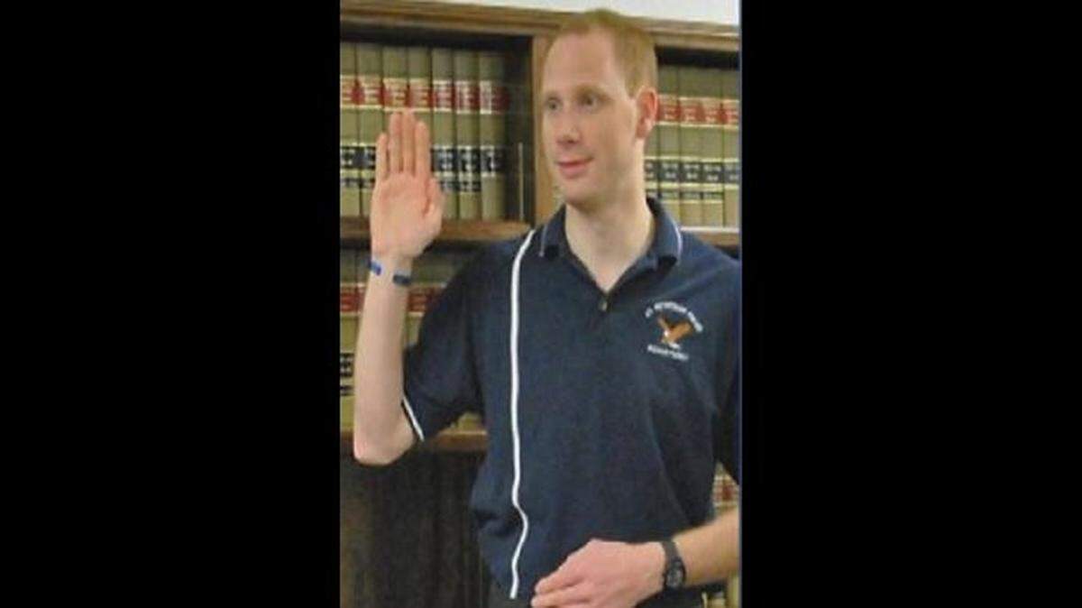 Matthew Enhoffer, 34, a St. Petersburg police officer, has pleaded guilty to child pornography charges in federal court.