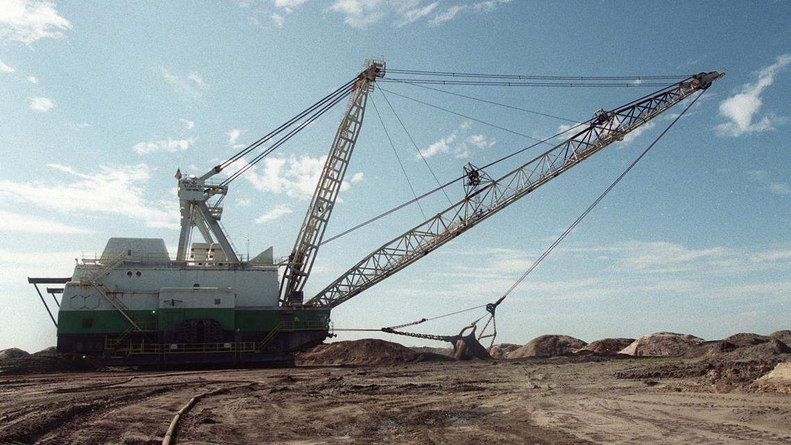 Manatee County officials extend Mosaic’s controversial phosphate mining permit