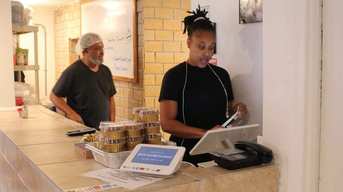 Lashera Isom, shown Dec. 15, 2022, rings up a bill at Rock Inn Restaurant, 2112 Second Ave. E., Palmetto. Also show is chef Bono Isom.