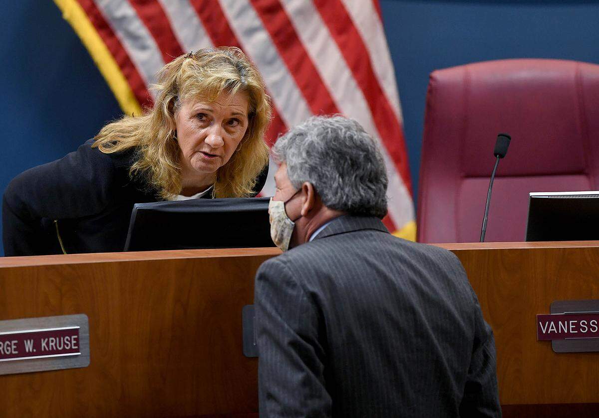 03/09/21--The Manatee County Commission chose Scott Hopes to become the acting county administrator. He will remain on the school board until DeSantis picks a replacement. In this Bradenton Herald file photo, Commissioner Vanessa Baugh leans in to speak with Hopes during a recess break at a Board of County Commissioners meeting on March 9, 2021.