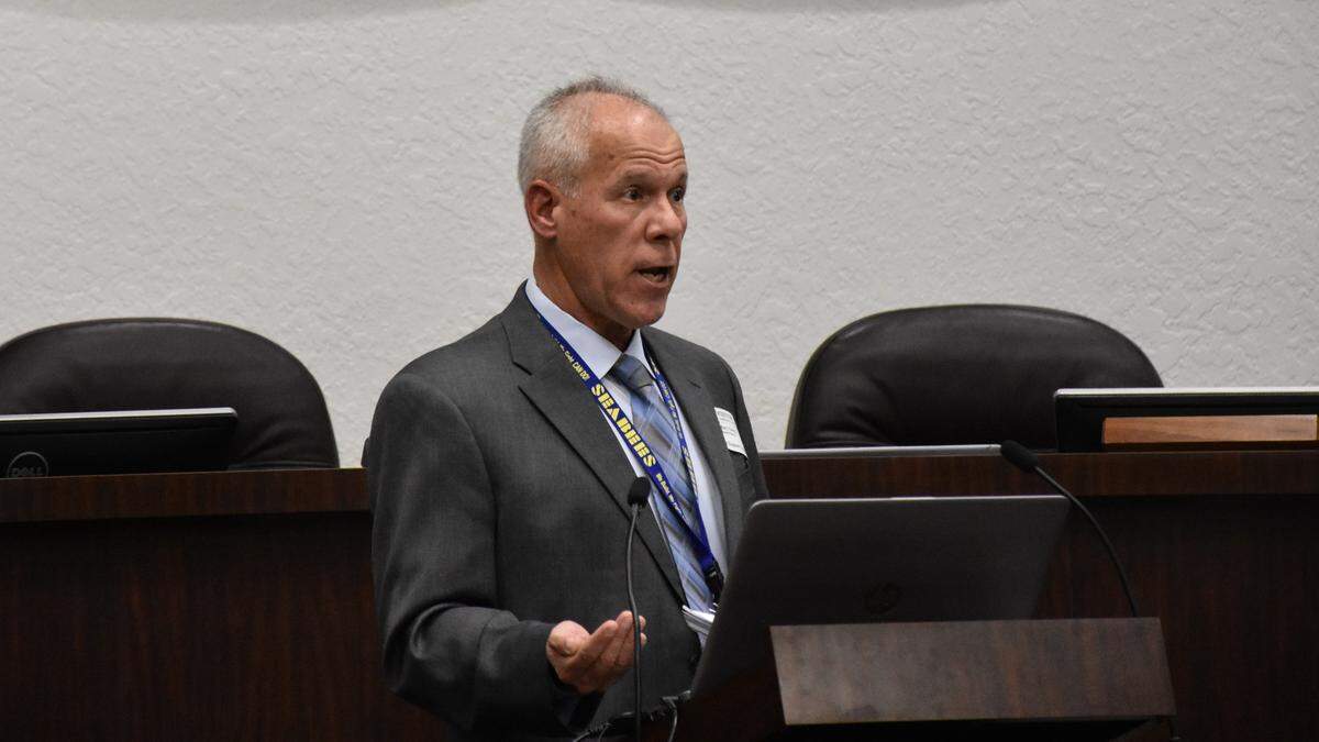 Marc Clinch, chief facilities officer with the School District of Osceola County, speaks at a forum hosted by the Manatee Clean Energy Alliance. He oversaw the construction of NeoCity Academy High School, Florida’s first net-zero energy school. He offered advice to help the School Board of Manatee County make a decision on a similar solar-powered operation at the new W.D. Sugg Middle campus.
