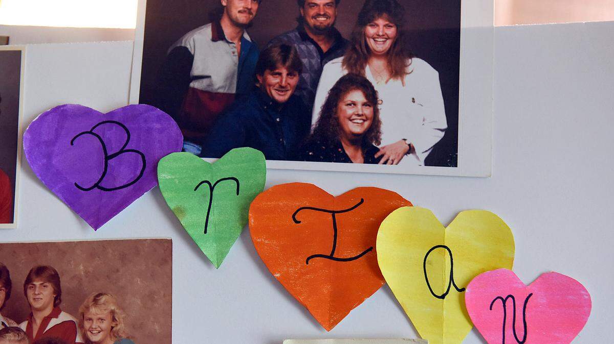 Gerrie Stanhope loves this group picture of her family, taken before she lost her son, Brian Miller, to a heroin overdose in December, 2014. Pictured are Brian, Kerry and Kimberly Miller, Doug Cort, and Gerrie. 
 TIFFANY TOMPKINS-CONDIE/Bradenton Herald