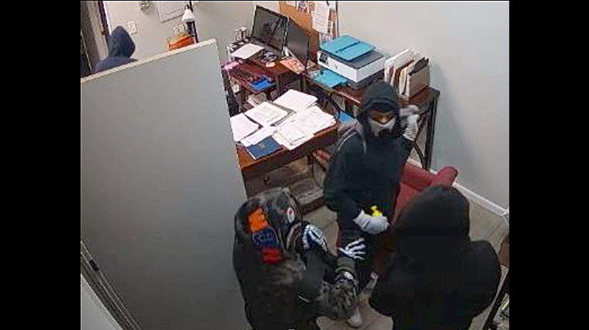 Three teenagers were arrested by the Manatee County Sheriff’s Office during an operation to catch suspects robbing vape shops in the area. The three teens were seen allegedly burglarizing Big Boy Vapers, 5203 Cortez Rd. and were caught after they crashed their car and fled on foot, deputies say.